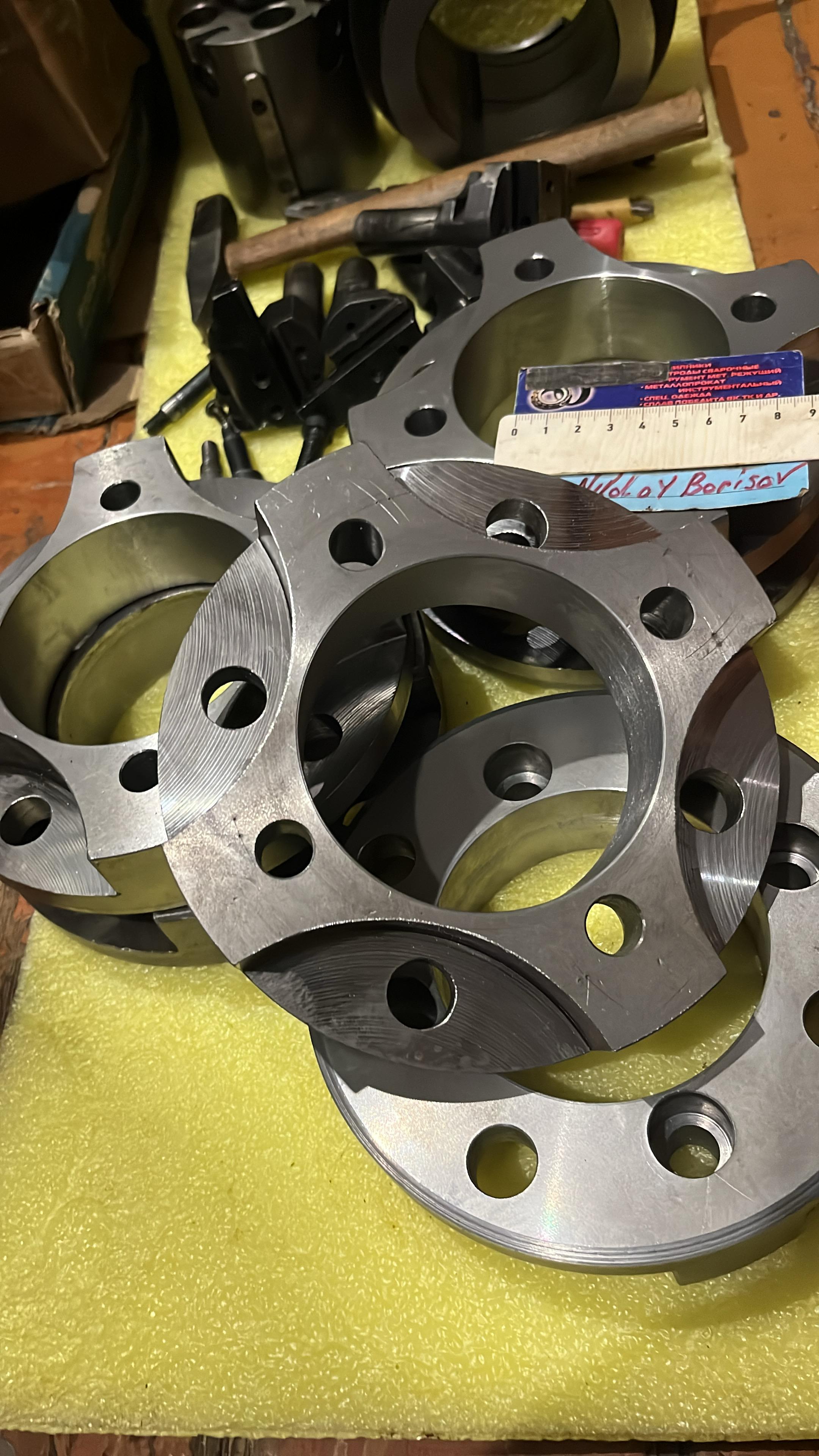 Фланец промежуточный используется для соединение головки с моховиком